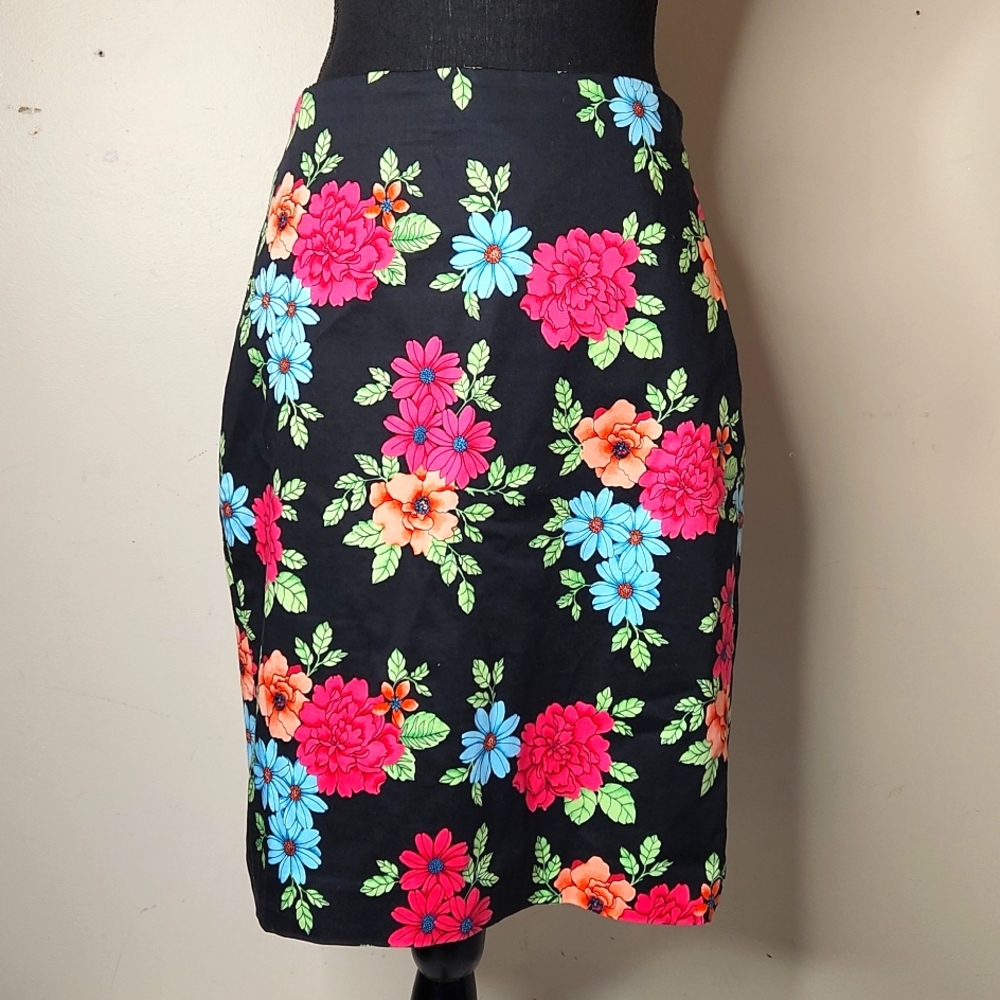 Ann Taylor Cotton black bright floral  knee length office tailored pencil skirt.